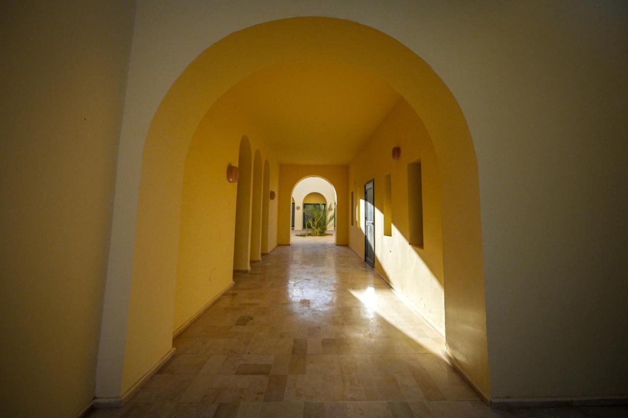 Hotel Pansy Qasr Ghilan Exteriör bild