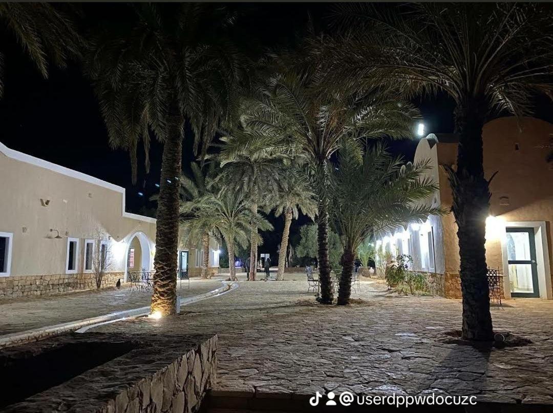 Hotel Pansy Qasr Ghilan Exteriör bild